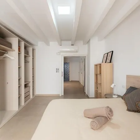 Comfort & Charm In The Center Apartment *