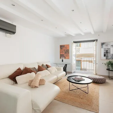 Comfort & Charm In The Center *