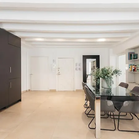 Comfort & Charm In The Center *