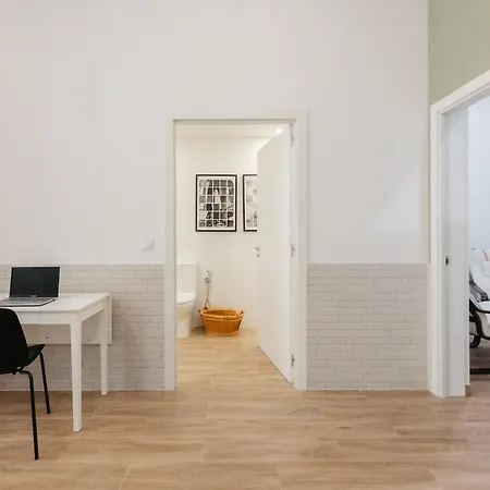 New! Comfort And Style Steps From Everything Lägenhet