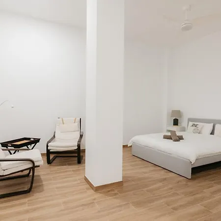 Apartment New! Comfort And Style Steps From Everything