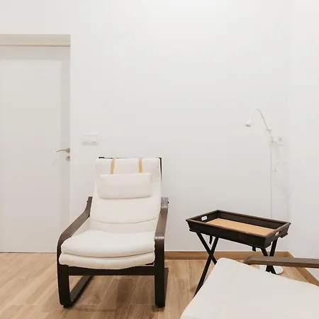 New! Comfort And Style Steps From Everything Apartamento