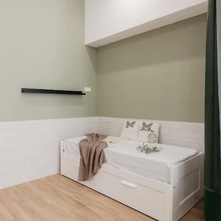 New! Comfort And Style Steps From Everything Valencia
