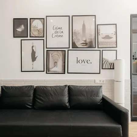 New! Comfort And Style Steps From Everything Lägenhet *