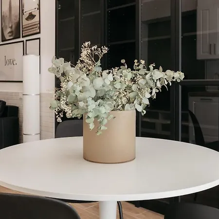 New! Comfort And Style Steps From Everything Lägenhet *