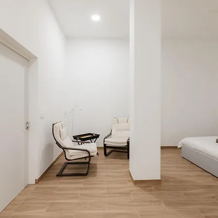 Apartment New! Comfort And Style Steps From Everything Valencia