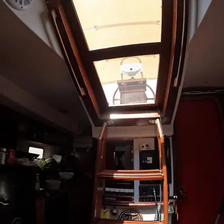 Botel Barco Nineta Ontario Sailboat In Mar- *