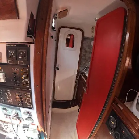 Barco Nineta Ontario Sailboat In Mar- Botel Valencia