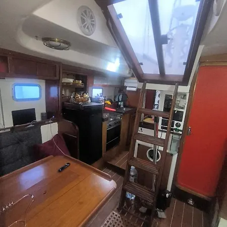 Barco Nineta Ontario Sailboat In Mar- Botel Valencia