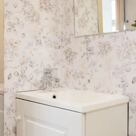 Tiny Gem - 2br - Relax Apartmán *