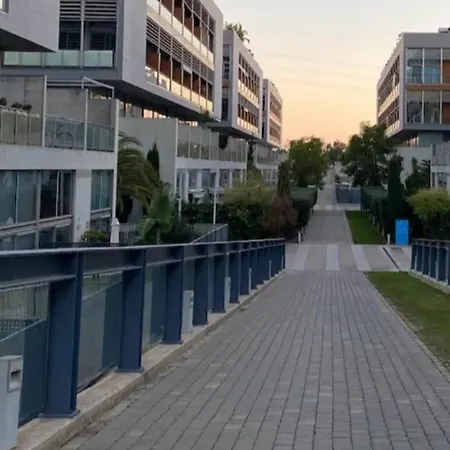 Loft Con Jacuzzi Y Piscina Lägenhet