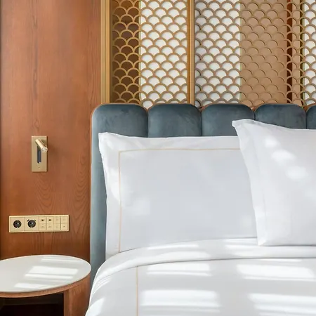 מלון Grand Centenari, Valencia, Autograph Collection 5*