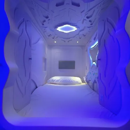Capsule 胶囊旅馆 *