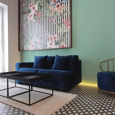 מלון & Co. Quart Boutique