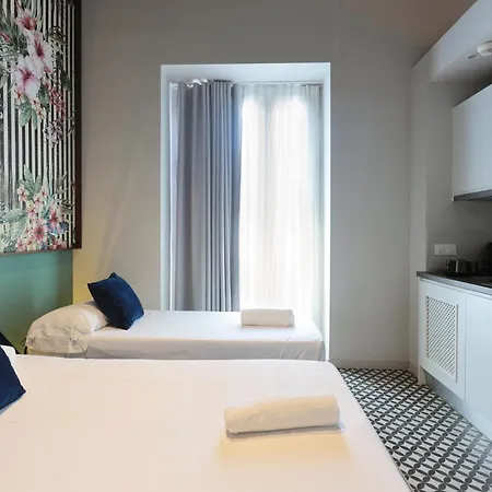 מלון & Co. Quart Boutique