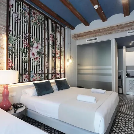 מלון & Co. Quart Boutique