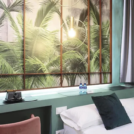 & Co. Quart Boutique 3*