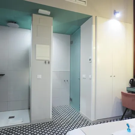 & Co. Quart Boutique 3*