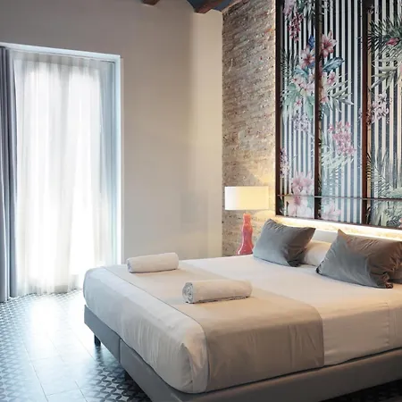 מלון & Co. Quart Boutique