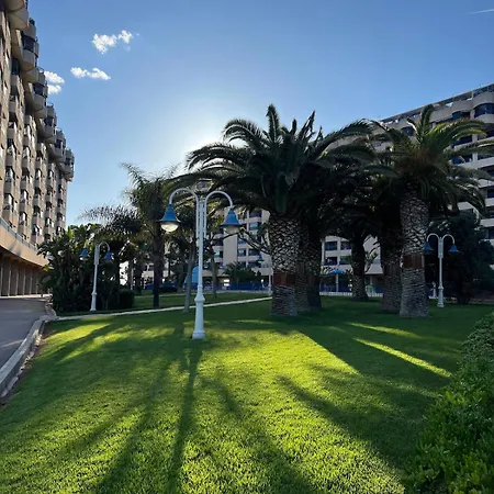 Beachfront Family With Pool דירה *