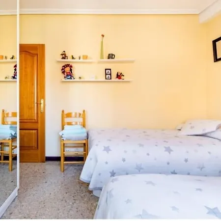 Alquilo Habitacion Doble Con Aire Acondicionado, Nevera Y Bano Privado, Con Anfitriona En La Vivienda Валенсия