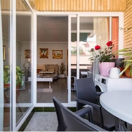 Alquilo Habitacion Doble Con Aire Acondicionado, Nevera Y Bano Privado, Con Anfitriona En La Vivienda