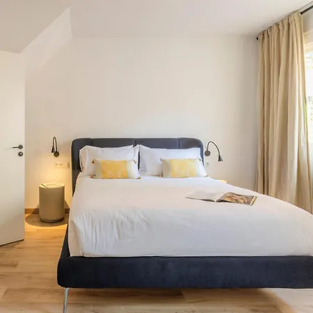 Luxury New 10 Min Walk To The Beach, Netflix, Late Checkout *