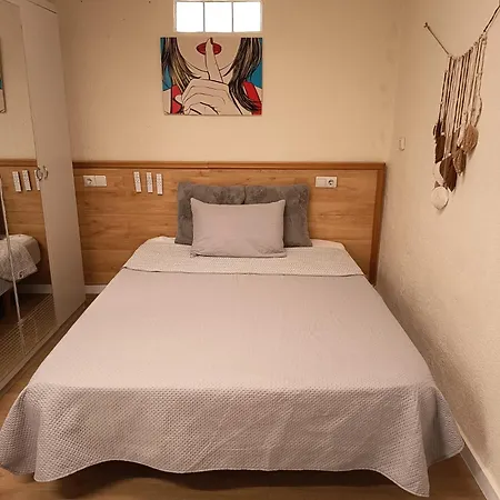 Pensjonat Romantic Trip Only One Close To Metro Sea 4*