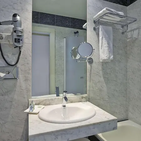 Nh Artes Hotel 4*