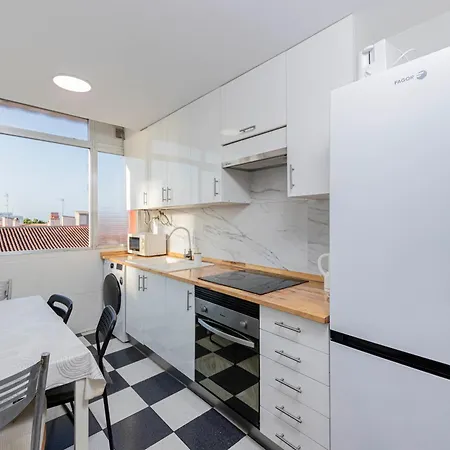 En El Cabanyal Enfrente De La Marina Real דירה