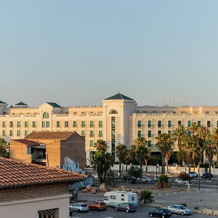 En El Cabanyal Enfrente De La Marina Real דירה *