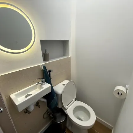 Bright & Quiet Close To Apartamento