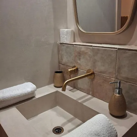 Aparthotel Sleeps Aprt V *