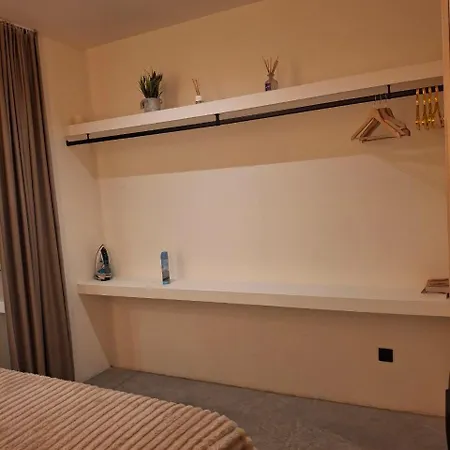 Sleeps Aprt V Aparthotel Valencia