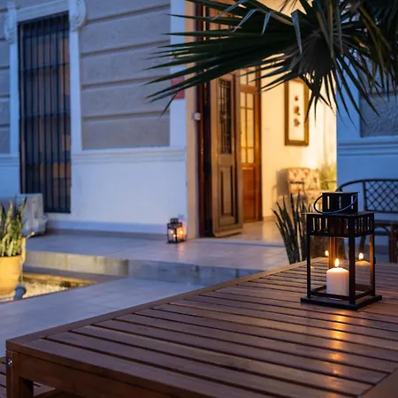 Portrait Boutique Villa Valensiya