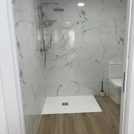 Bright & Modern - Rose Y Maya Valence