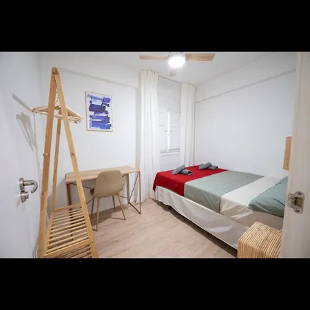 Luminosa En Piso Compartido * バレンシア