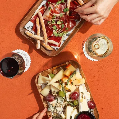 Malcom And Barret 3*