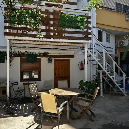 Ruzafa Terrace Oasis: Cozy A/c With Garden Access Apartment