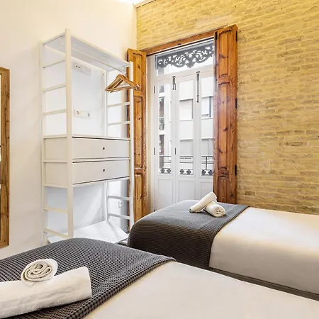 Aire Holidays Apartment *