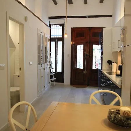 Modernist House In Cabanyal