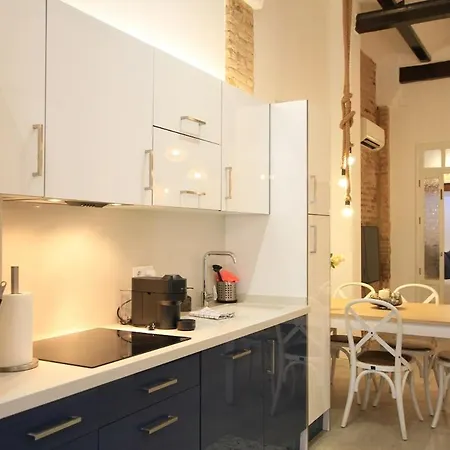 Modernist House In Cabanyal