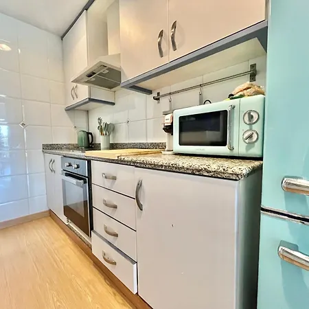 Beachfront Family With Pool דירה