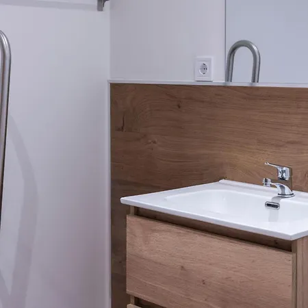Vlc Host - Vicente Brull Apartman