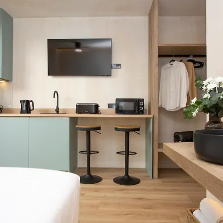 Nomad Haux Mestalla Πανσιόν 3*