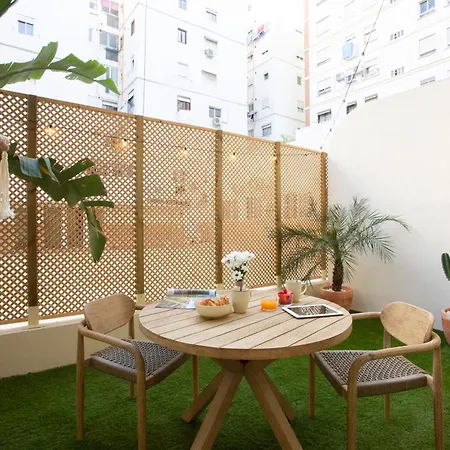 Nomad Haux Mestalla Πανσιόν 3*