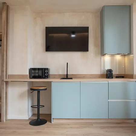 Nomad Haux Mestalla Πανσιόν 3*