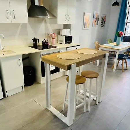 Mediterranean Flat Next To The Historic Center *