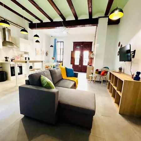 Mediterranean Flat Next To The Historic Center *