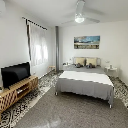 Apartamento Precioso Con A/a En Ruzafa Con Terracita Privada Y Acceso A Un Jardín, 2-3 Personas *